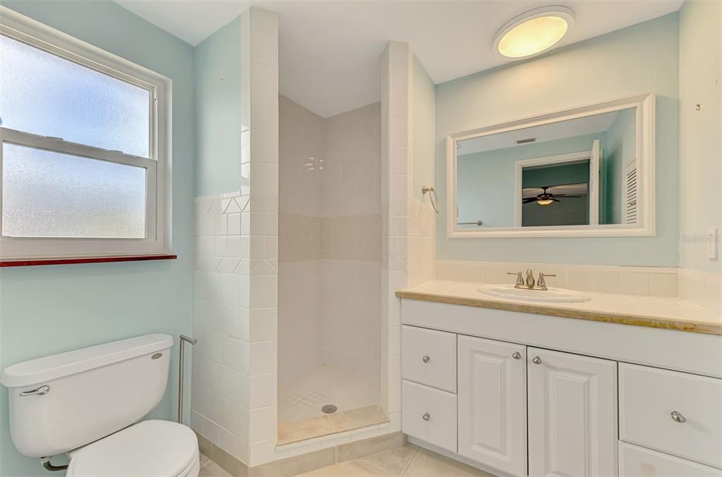 Active With Contract: $260,000 (2 beds, 2 baths, 1143 Square Feet)