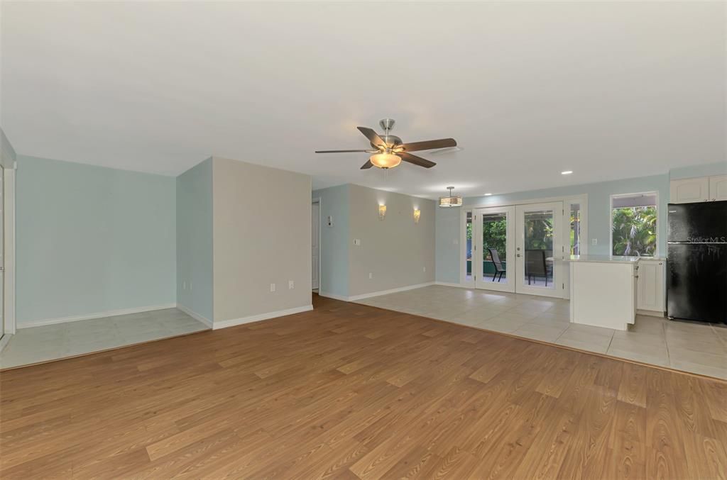 Active With Contract: $260,000 (2 beds, 2 baths, 1143 Square Feet)