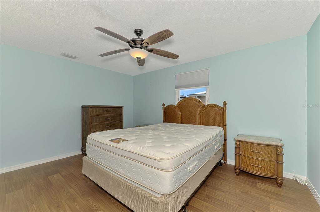 Active With Contract: $260,000 (2 beds, 2 baths, 1143 Square Feet)