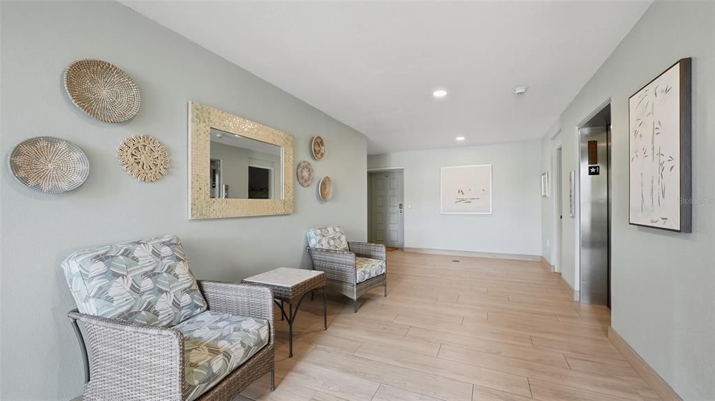 Под контрактом: $449,000 (2 спален, 2 ванн, 1271 Квадратных фут)