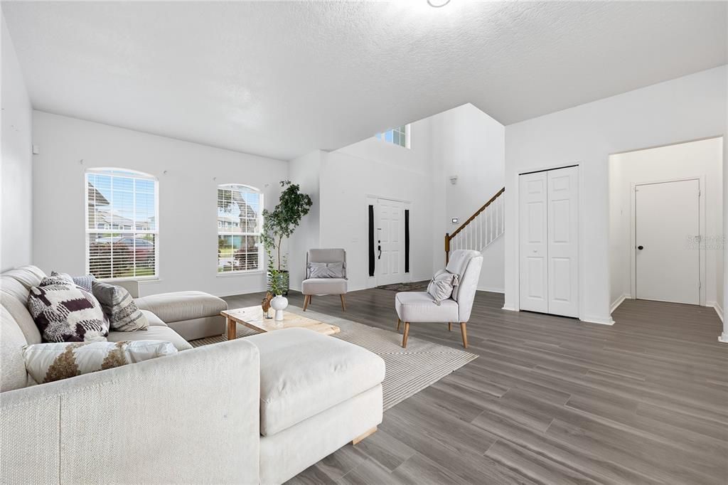 For Sale: $450,000 (6 beds, 4 baths, 3896 Square Feet)