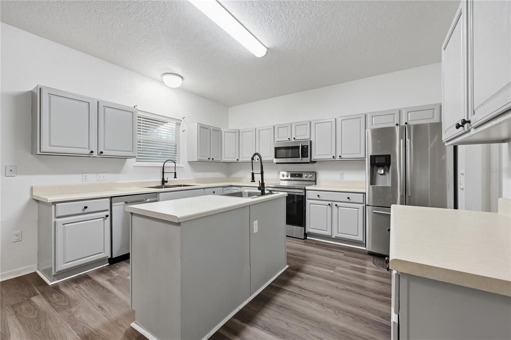 For Sale: $450,000 (6 beds, 4 baths, 3896 Square Feet)