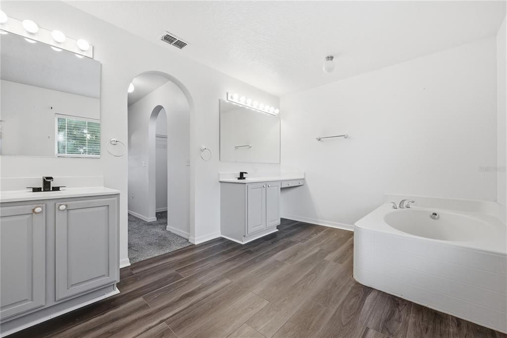 For Sale: $450,000 (6 beds, 4 baths, 3896 Square Feet)