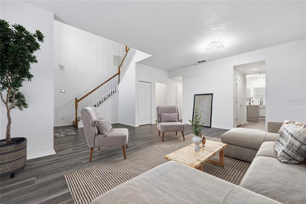 For Sale: $450,000 (6 beds, 4 baths, 3896 Square Feet)