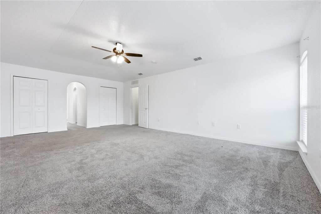 For Sale: $450,000 (6 beds, 4 baths, 3896 Square Feet)