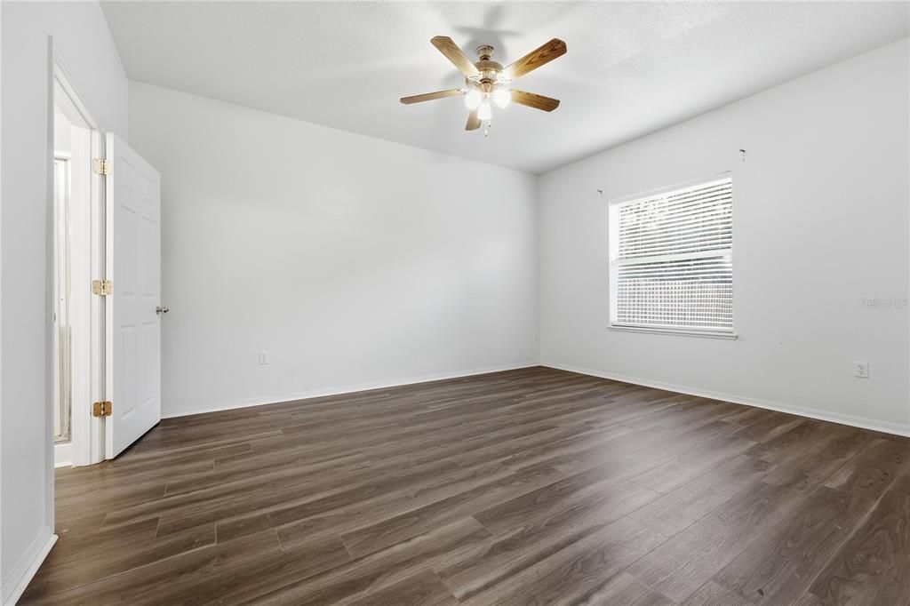 For Sale: $450,000 (6 beds, 4 baths, 3896 Square Feet)