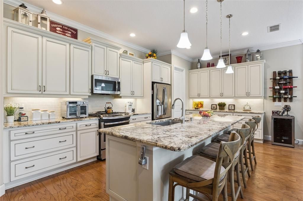 Active With Contract: $475,000 (2 beds, 2 baths, 1928 Square Feet)