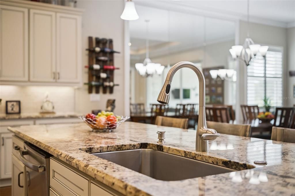 Active With Contract: $475,000 (2 beds, 2 baths, 1928 Square Feet)