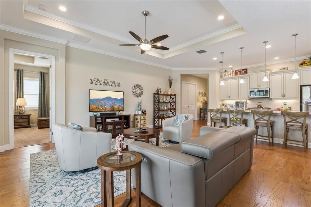 Active With Contract: $475,000 (2 beds, 2 baths, 1928 Square Feet)