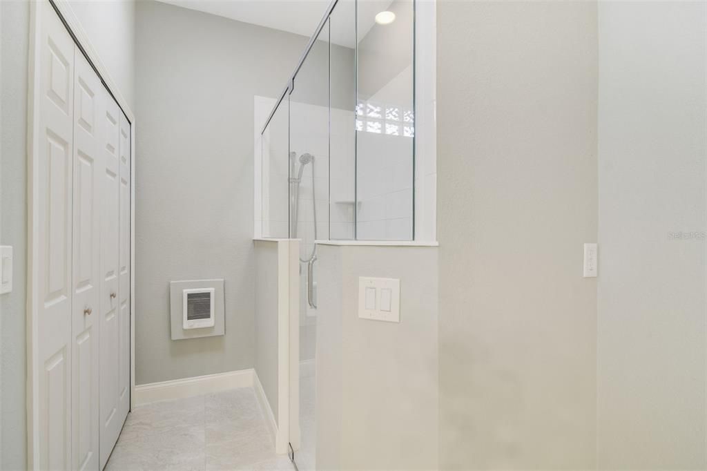 En Venta: $575,000 (3 camas, 2 baños, 2135 Pies cuadrados)