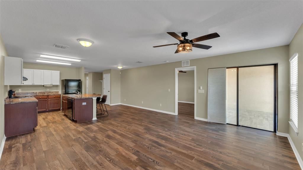 Activo con contrato: $263,000 (3 camas, 2 baños, 1356 Pies cuadrados)
