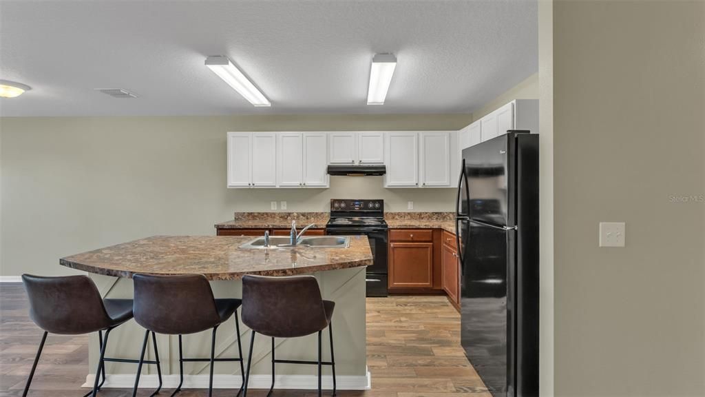 Activo con contrato: $263,000 (3 camas, 2 baños, 1356 Pies cuadrados)