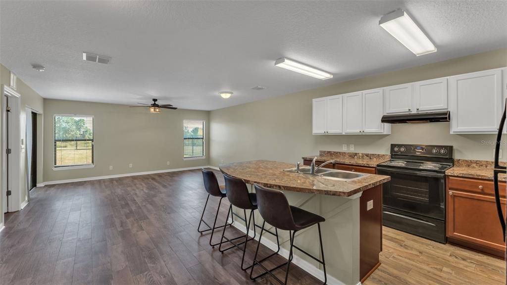 Activo con contrato: $263,000 (3 camas, 2 baños, 1356 Pies cuadrados)