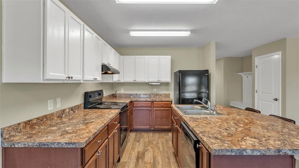 Activo con contrato: $263,000 (3 camas, 2 baños, 1356 Pies cuadrados)