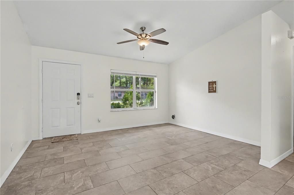 На продажу: $220,000 (3 спален, 2 ванн, 1368 Квадратных фут)