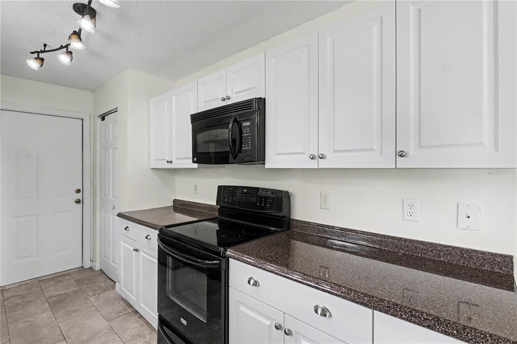 На продажу: $220,000 (3 спален, 2 ванн, 1368 Квадратных фут)