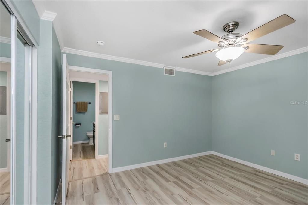 For Rent: $1,850 (1 beds, 1 baths, 818 Square Feet)