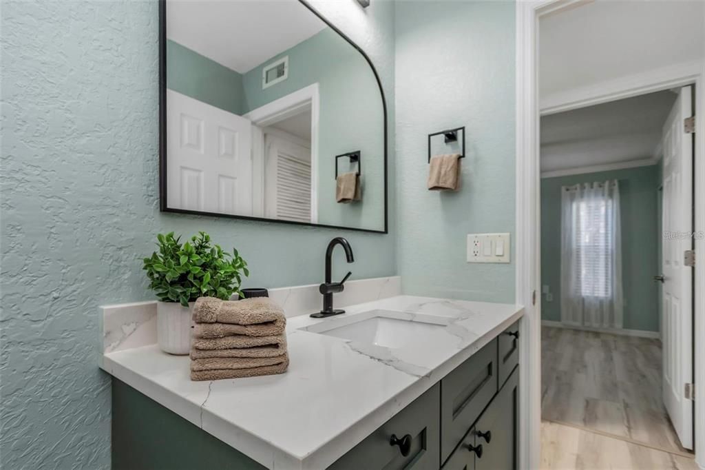 For Rent: $1,850 (1 beds, 1 baths, 818 Square Feet)