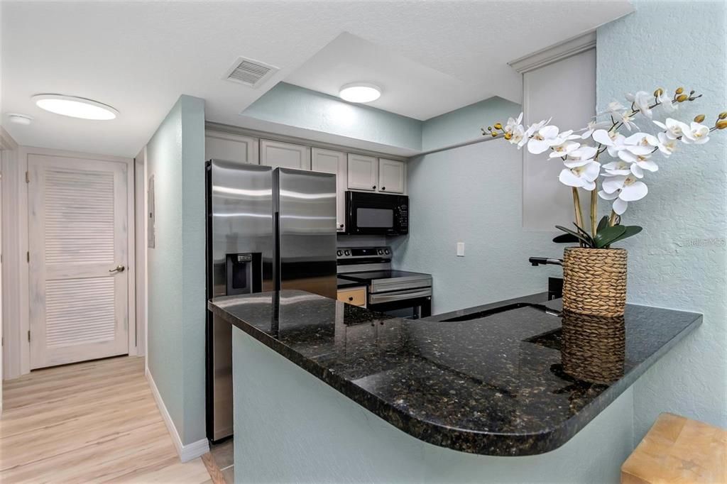 For Rent: $1,850 (1 beds, 1 baths, 818 Square Feet)