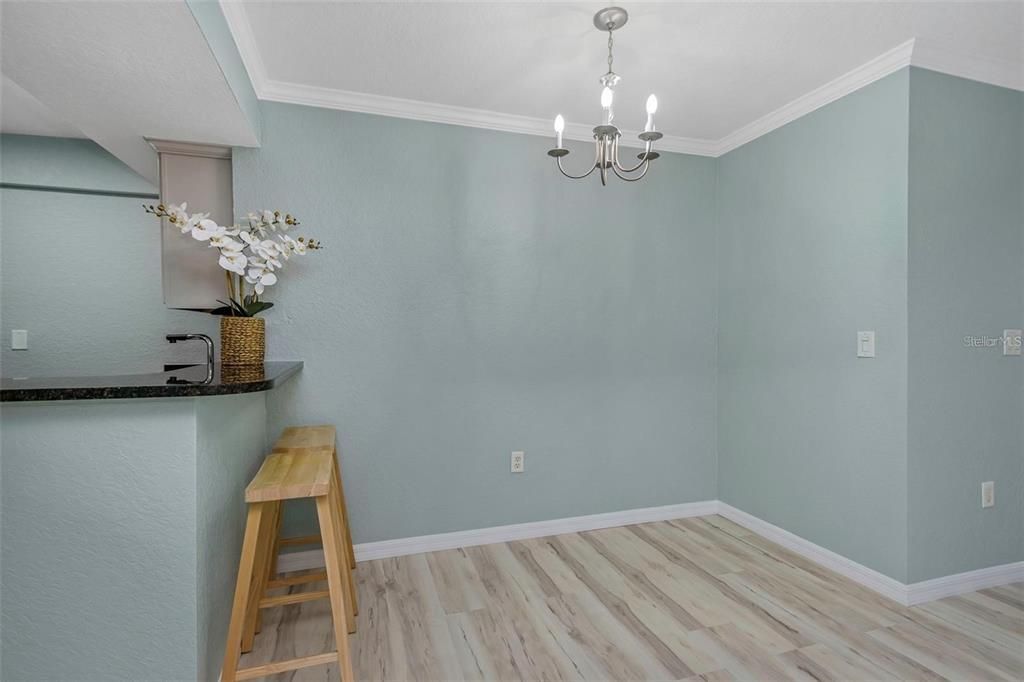 For Rent: $1,850 (1 beds, 1 baths, 818 Square Feet)