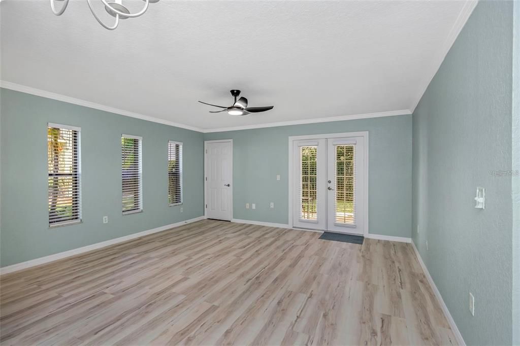 For Rent: $1,850 (1 beds, 1 baths, 818 Square Feet)