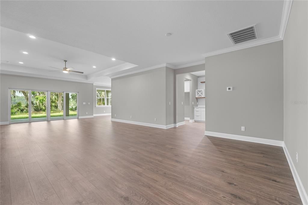 En Venta: $489,000 (3 camas, 2 baños, 2200 Pies cuadrados)