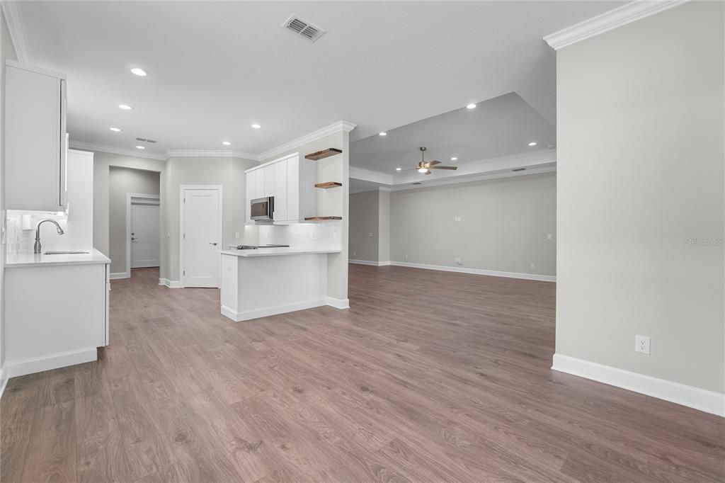 En Venta: $489,000 (3 camas, 2 baños, 2200 Pies cuadrados)