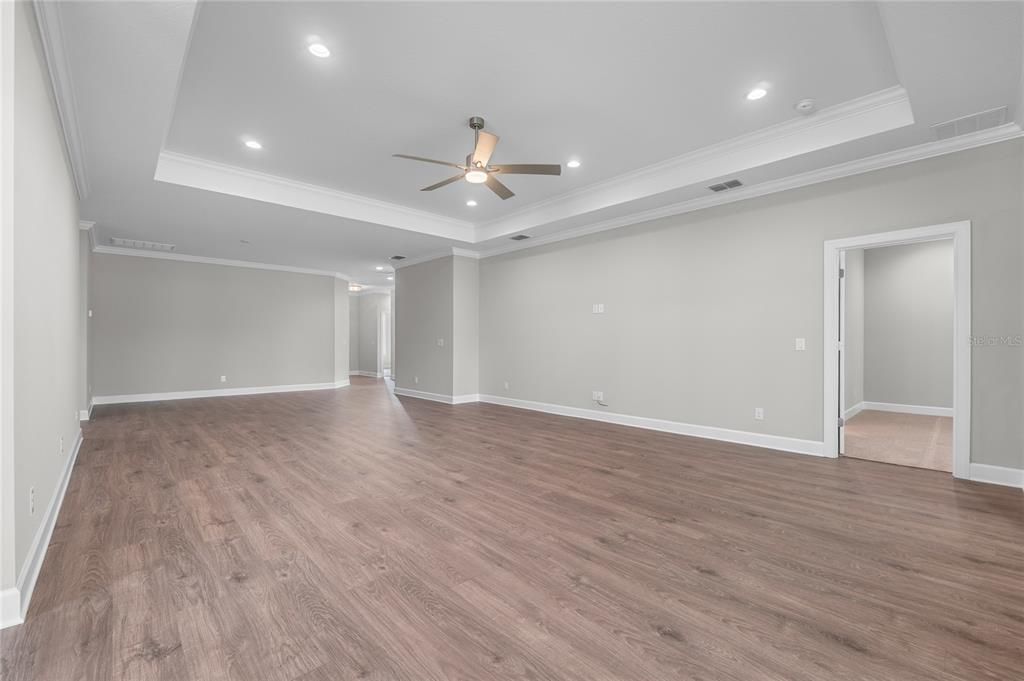 En Venta: $489,000 (3 camas, 2 baños, 2200 Pies cuadrados)