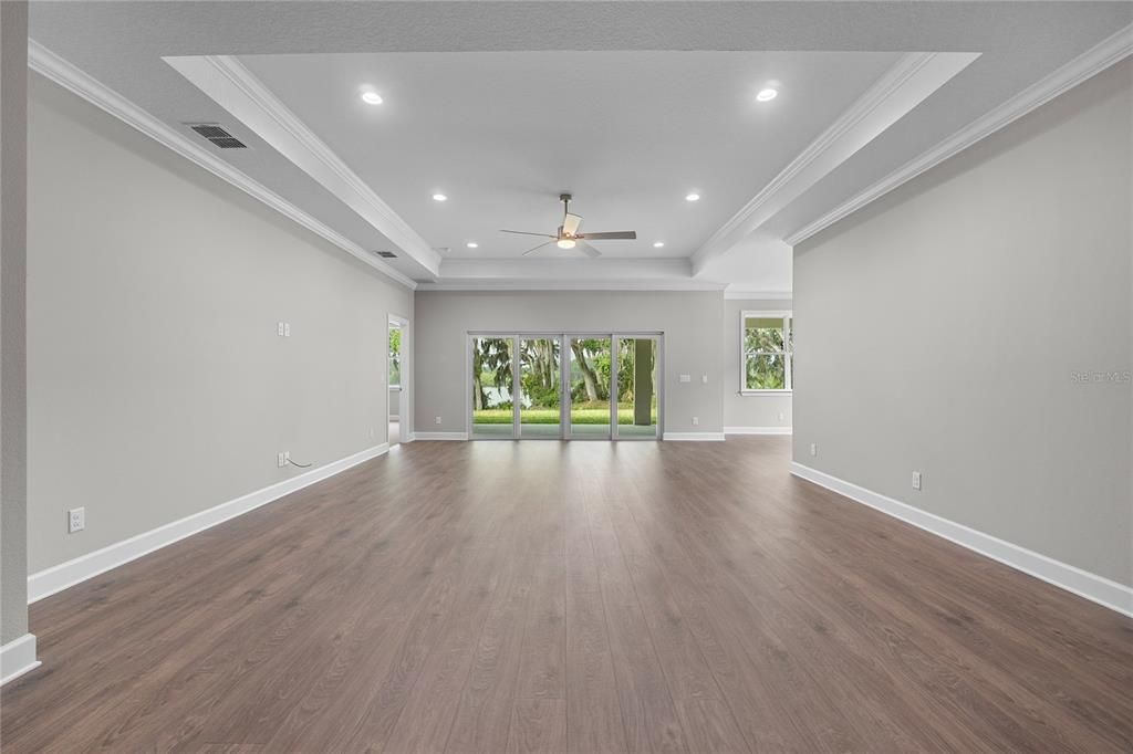 En Venta: $489,000 (3 camas, 2 baños, 2200 Pies cuadrados)