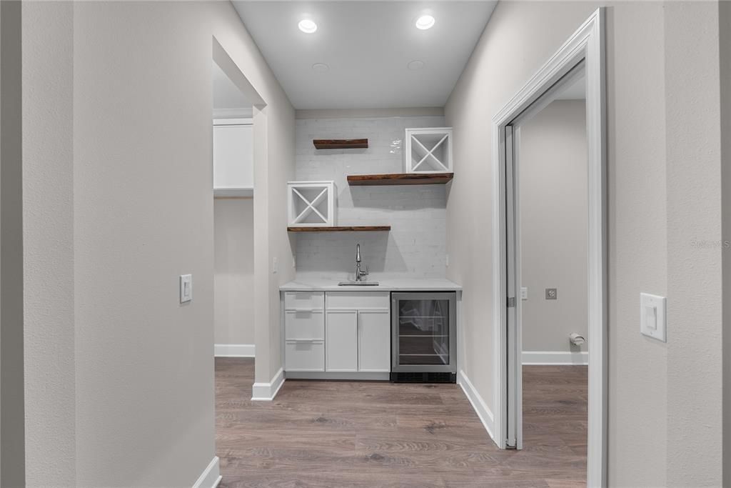 En Venta: $489,000 (3 camas, 2 baños, 2200 Pies cuadrados)