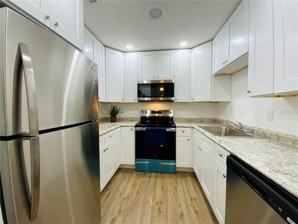 For Rent: $1,225 (1 beds, 1 baths, 685 Square Feet)