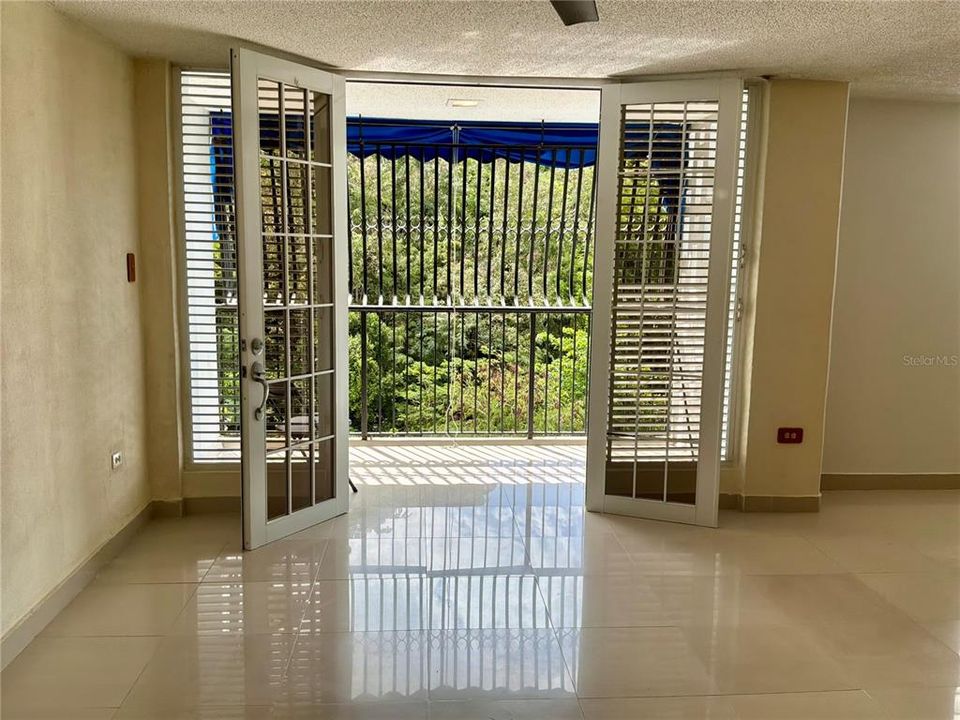 Activo con contrato: $180,000 (3 camas, 1 baños, 825 Pies cuadrados)