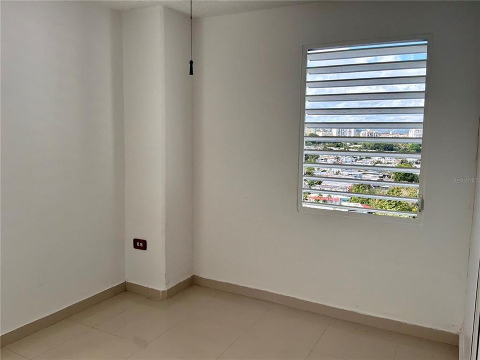 Activo con contrato: $180,000 (3 camas, 1 baños, 825 Pies cuadrados)