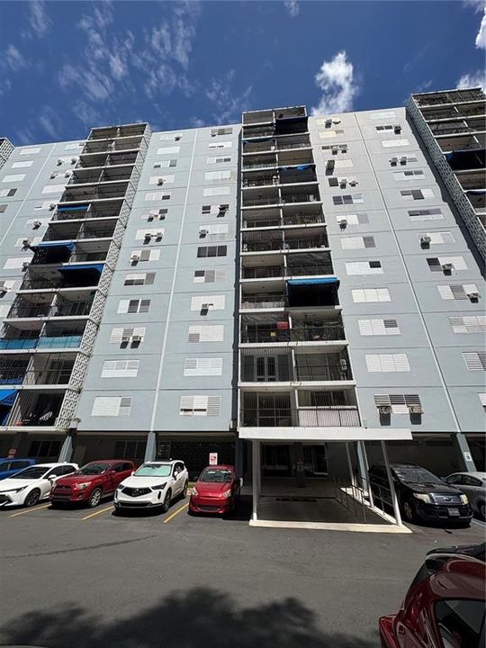 Activo con contrato: $180,000 (3 camas, 1 baños, 825 Pies cuadrados)