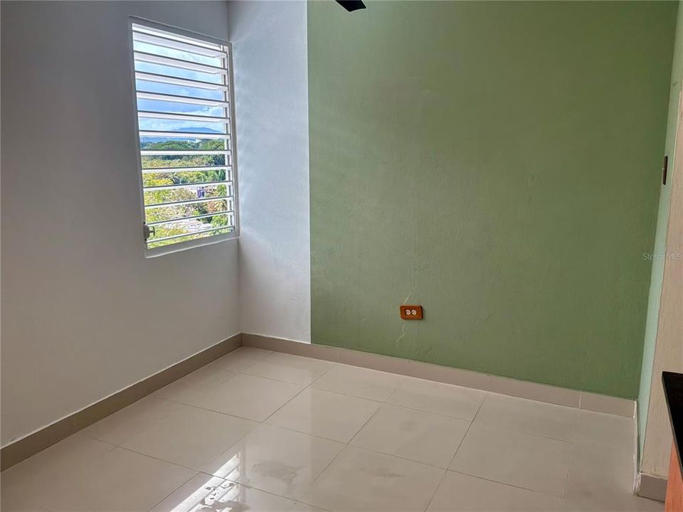 Activo con contrato: $180,000 (3 camas, 1 baños, 825 Pies cuadrados)