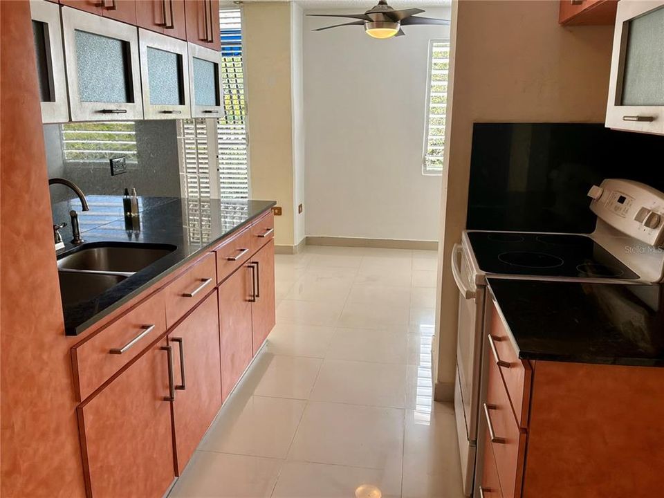 Activo con contrato: $180,000 (3 camas, 1 baños, 825 Pies cuadrados)