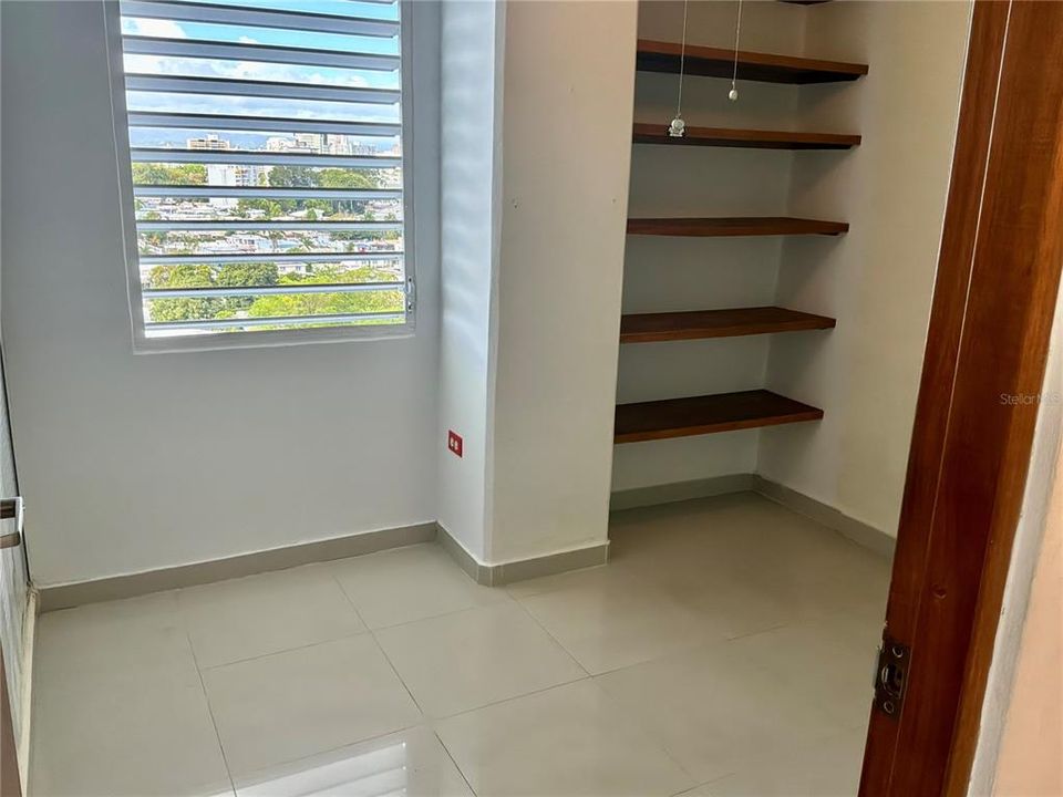 Activo con contrato: $180,000 (3 camas, 1 baños, 825 Pies cuadrados)