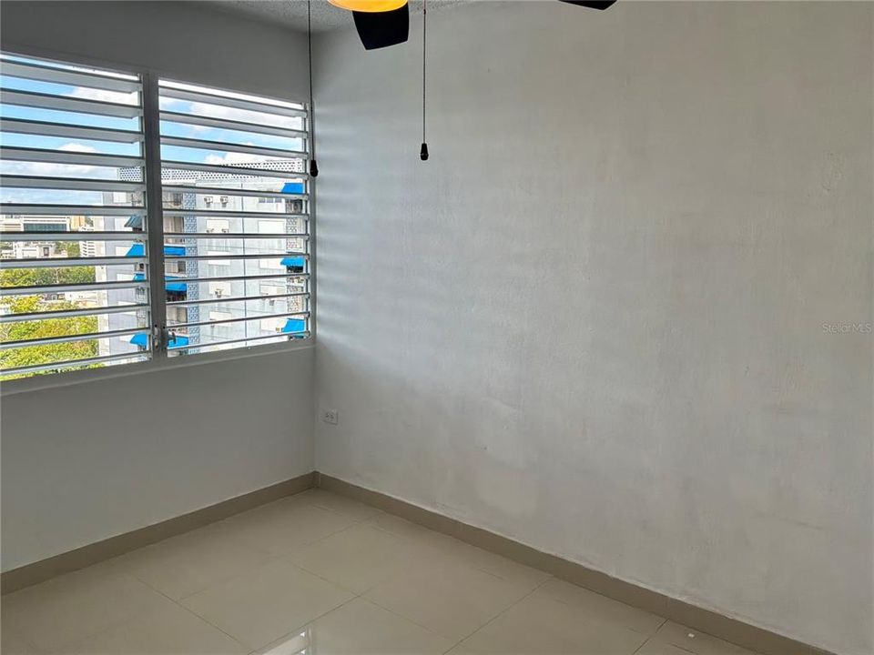 Activo con contrato: $180,000 (3 camas, 1 baños, 825 Pies cuadrados)