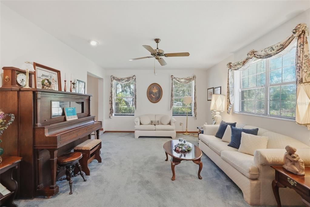 En Venta: $725,000 (4 camas, 3 baños, 3744 Pies cuadrados)