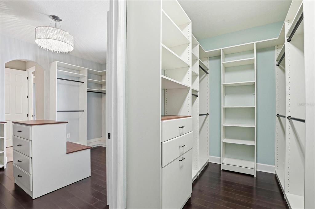 For Sale: $885,000 (4 beds, 3 baths, 3707 Square Feet)
