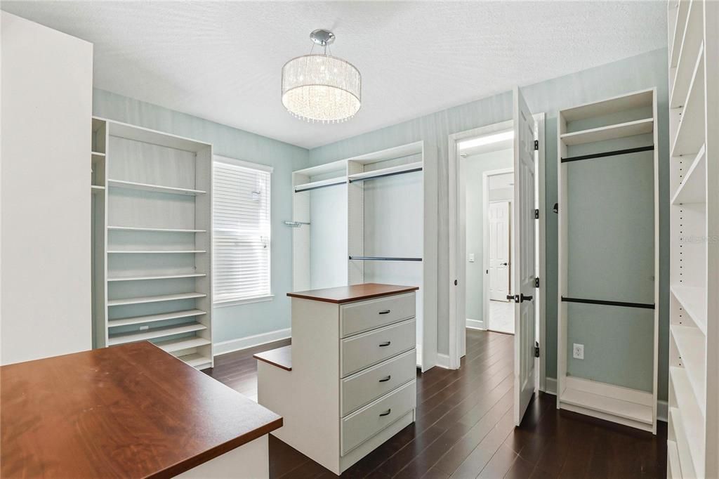 For Sale: $885,000 (4 beds, 3 baths, 3707 Square Feet)