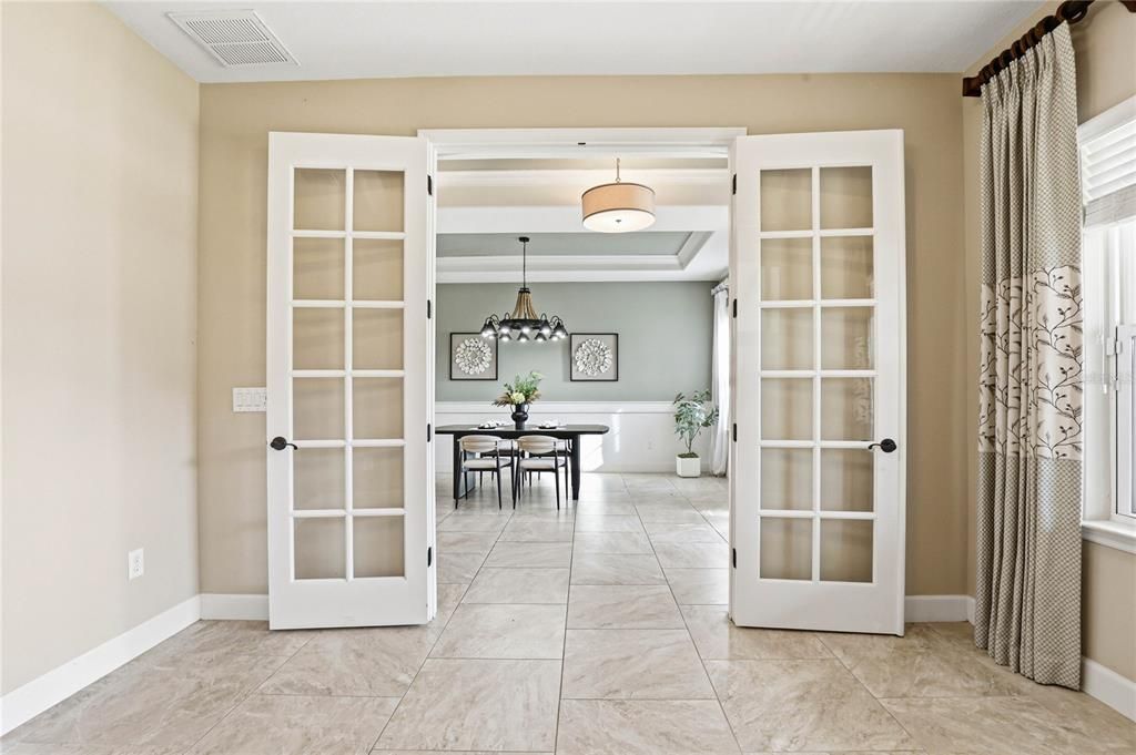 For Sale: $885,000 (4 beds, 3 baths, 3707 Square Feet)