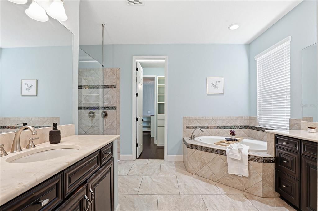 For Sale: $885,000 (4 beds, 3 baths, 3707 Square Feet)