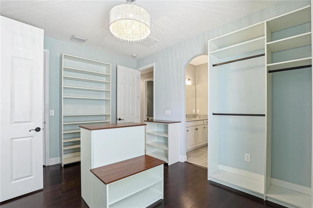 For Sale: $885,000 (4 beds, 3 baths, 3707 Square Feet)