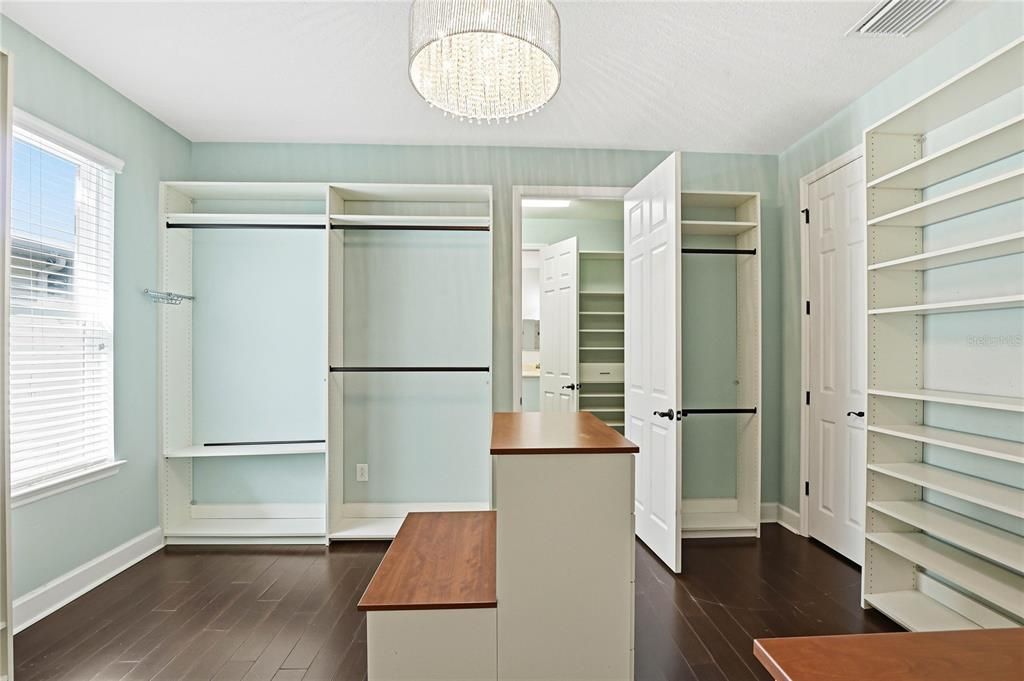 For Sale: $885,000 (4 beds, 3 baths, 3707 Square Feet)