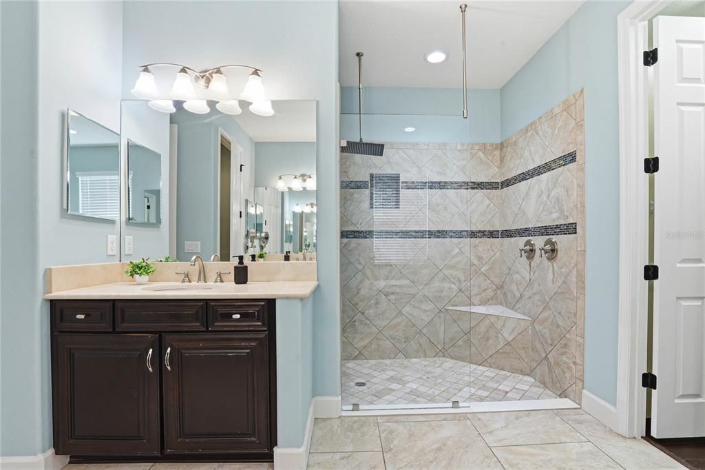 For Sale: $885,000 (4 beds, 3 baths, 3707 Square Feet)