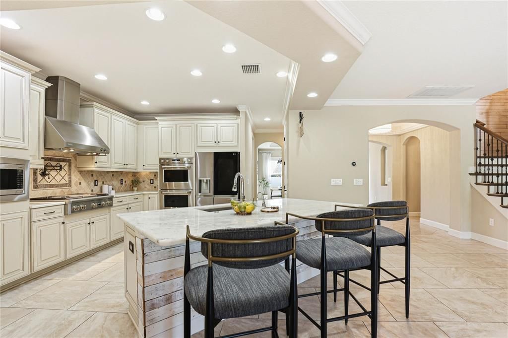 For Sale: $885,000 (4 beds, 3 baths, 3707 Square Feet)