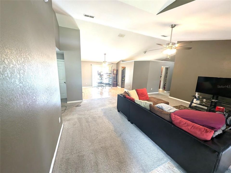 Active With Contract: $274,900 (3 beds, 2 baths, 1768 Square Feet)