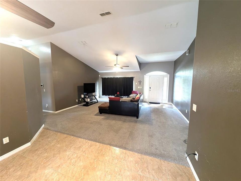 Active With Contract: $274,900 (3 beds, 2 baths, 1768 Square Feet)
