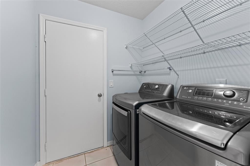 Activo con contrato: $2,500 (3 camas, 2 baños, 2034 Pies cuadrados)